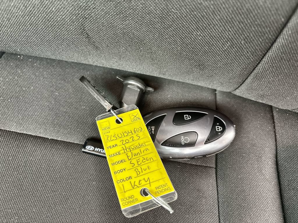 Certified 2025 Hyundai Elantra Hybrid FWD image 26