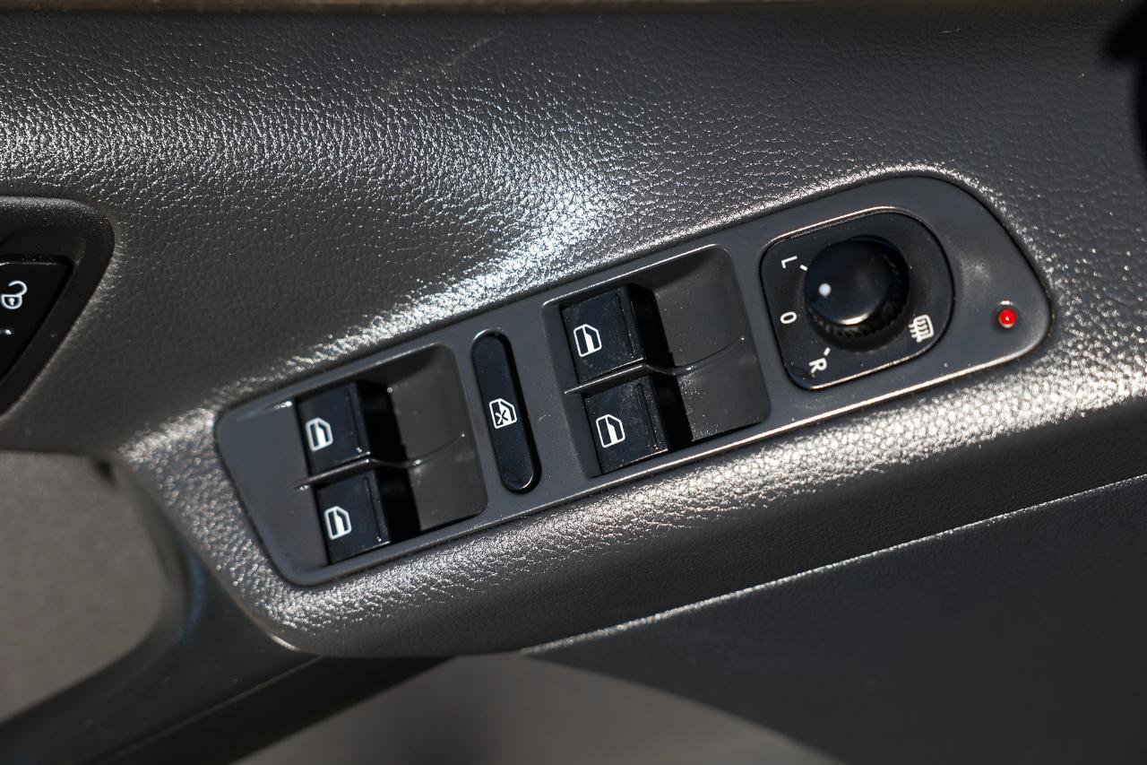 Used 2011 Volkswagen Tiguan S FWD image 39