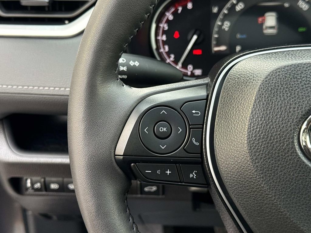 Used 2025 Toyota RAV4 XLE image 18