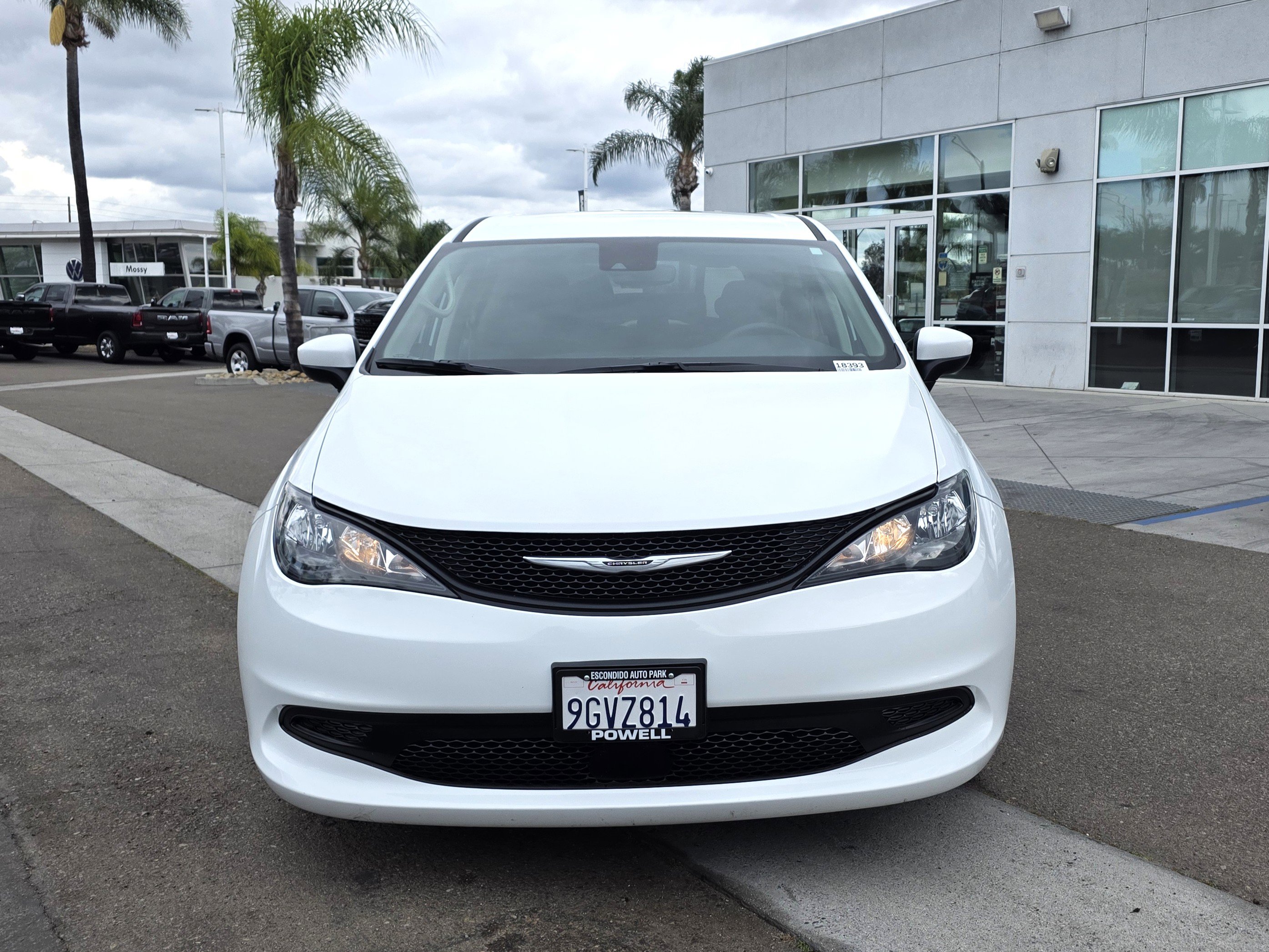 Certified 2023 Chrysler Voyager LX image 7