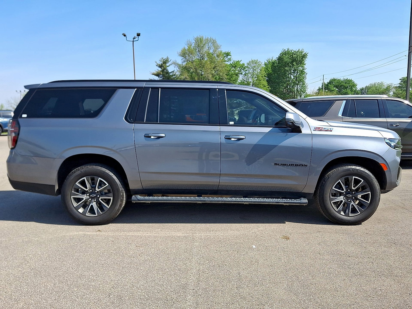 Used 2022 Chevrolet Suburban Z71 w/ Luxury Package AWD/4WD image 26