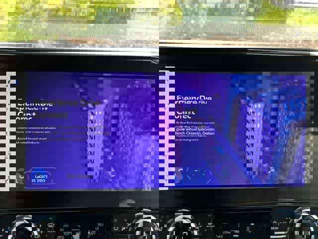 Used 2024 Toyota Highlander XLE AWD/4WD image 13