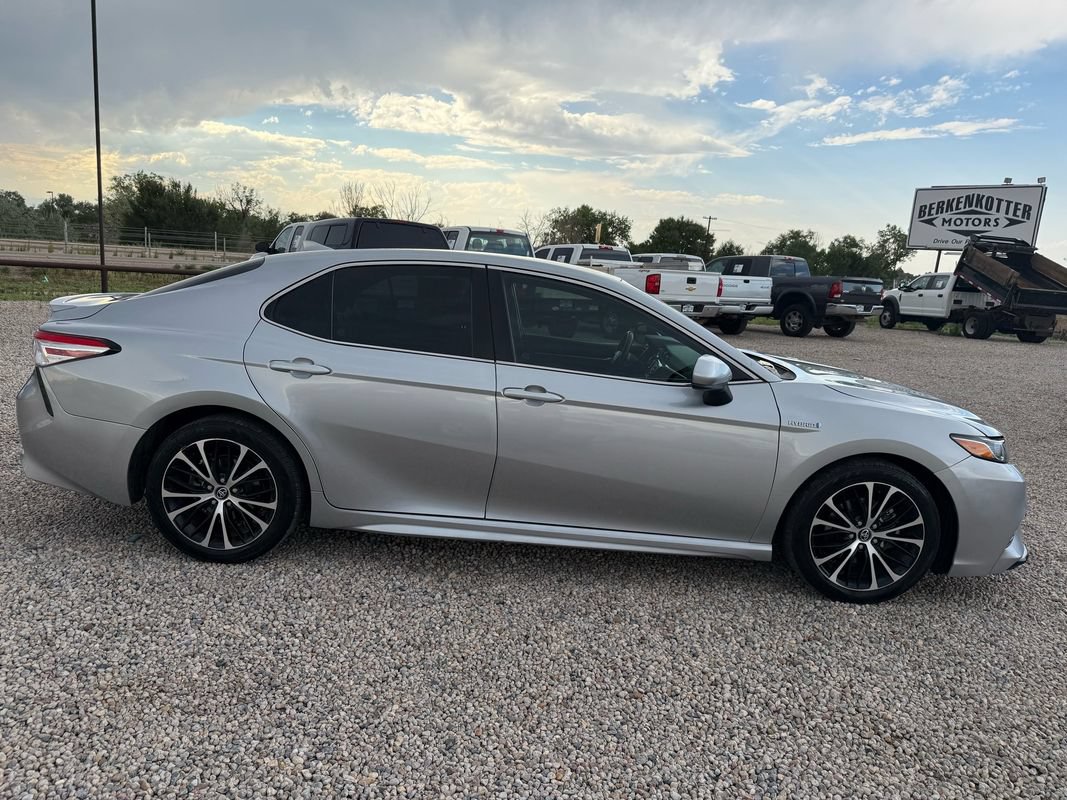 Used 2020 Toyota Camry SE FWD image 12