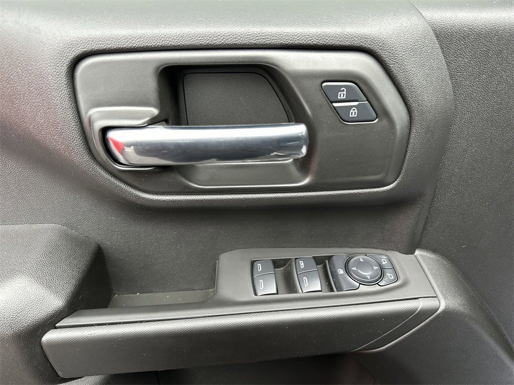 Used 2025 Chevrolet Silverado 1500 Custom image 13
