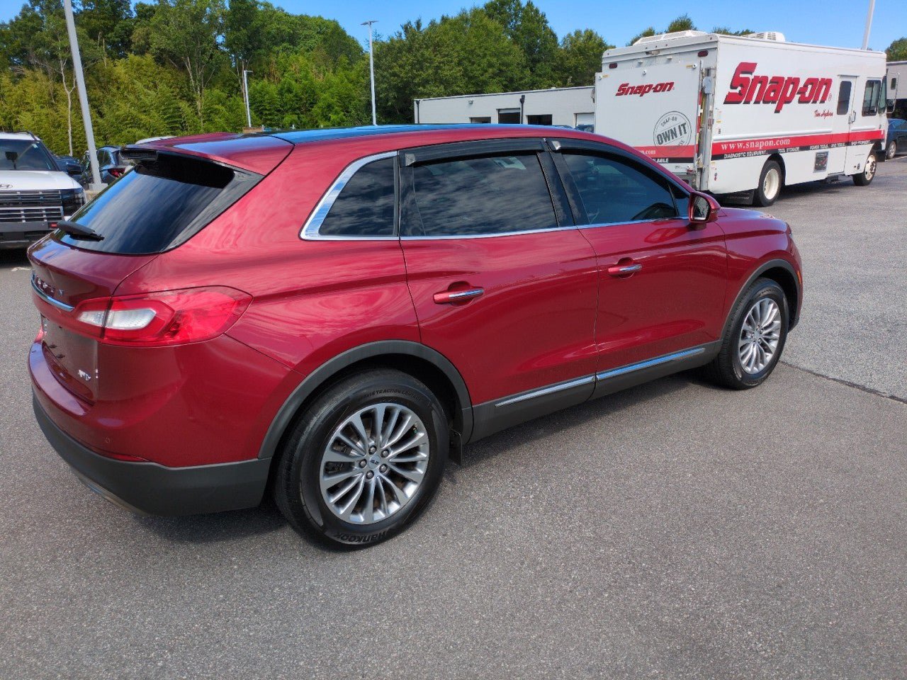 Used 2016 Lincoln MKX Select w/ Select Plus Package AWD/4WD image 6
