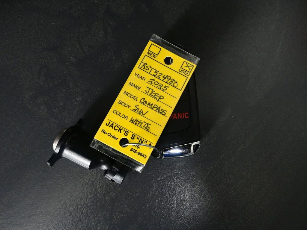 Used 2025 Jeep Compass Latitude image 22