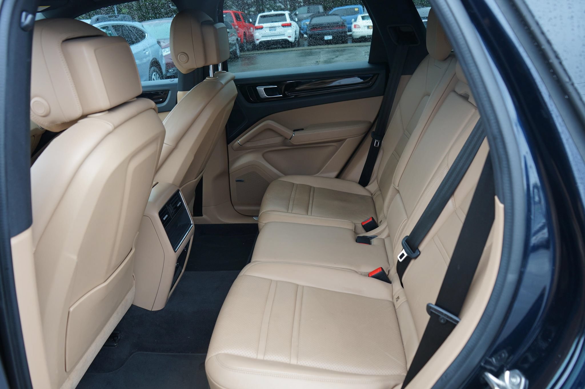 Used 2021 Porsche Cayenne AWD/4WD image 16