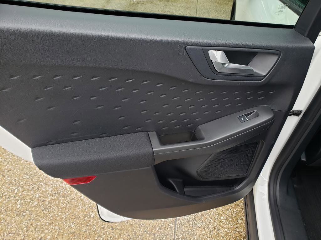 Used 2020 Ford Escape SE image 20