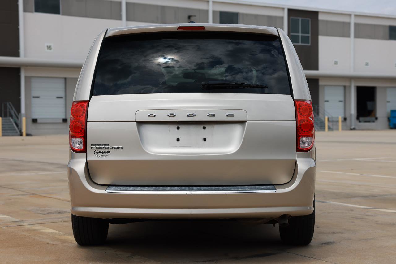 Used 2015 Dodge Grand Caravan SE image 7