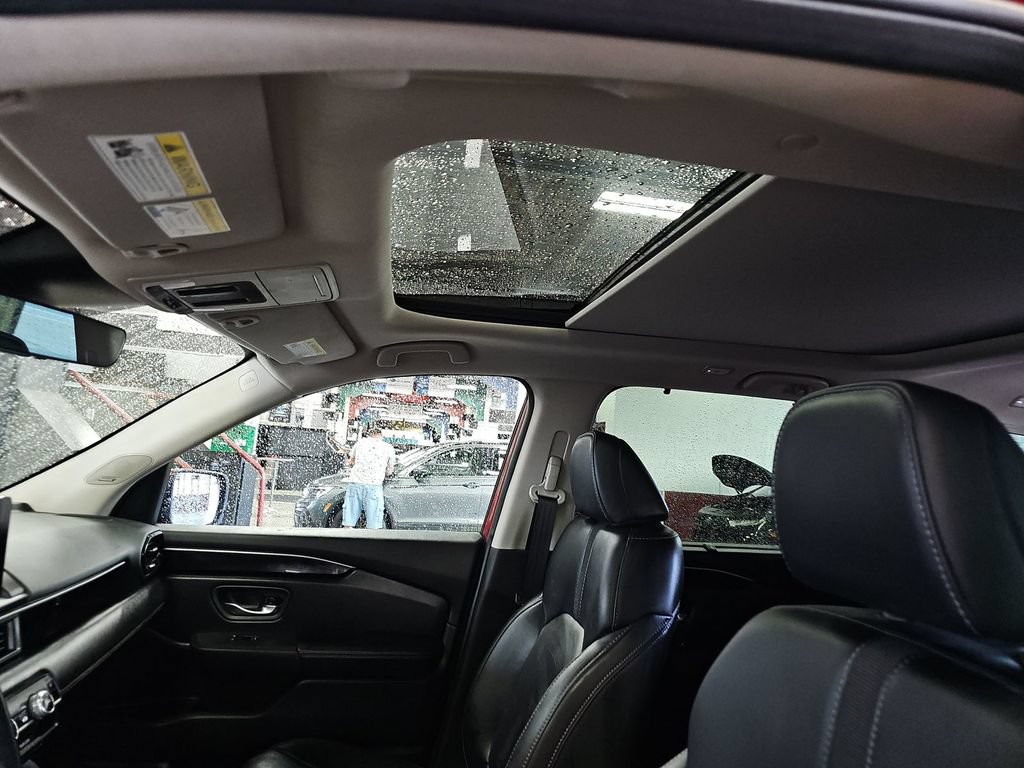 Used 2025 Honda Pilot Touring image 6