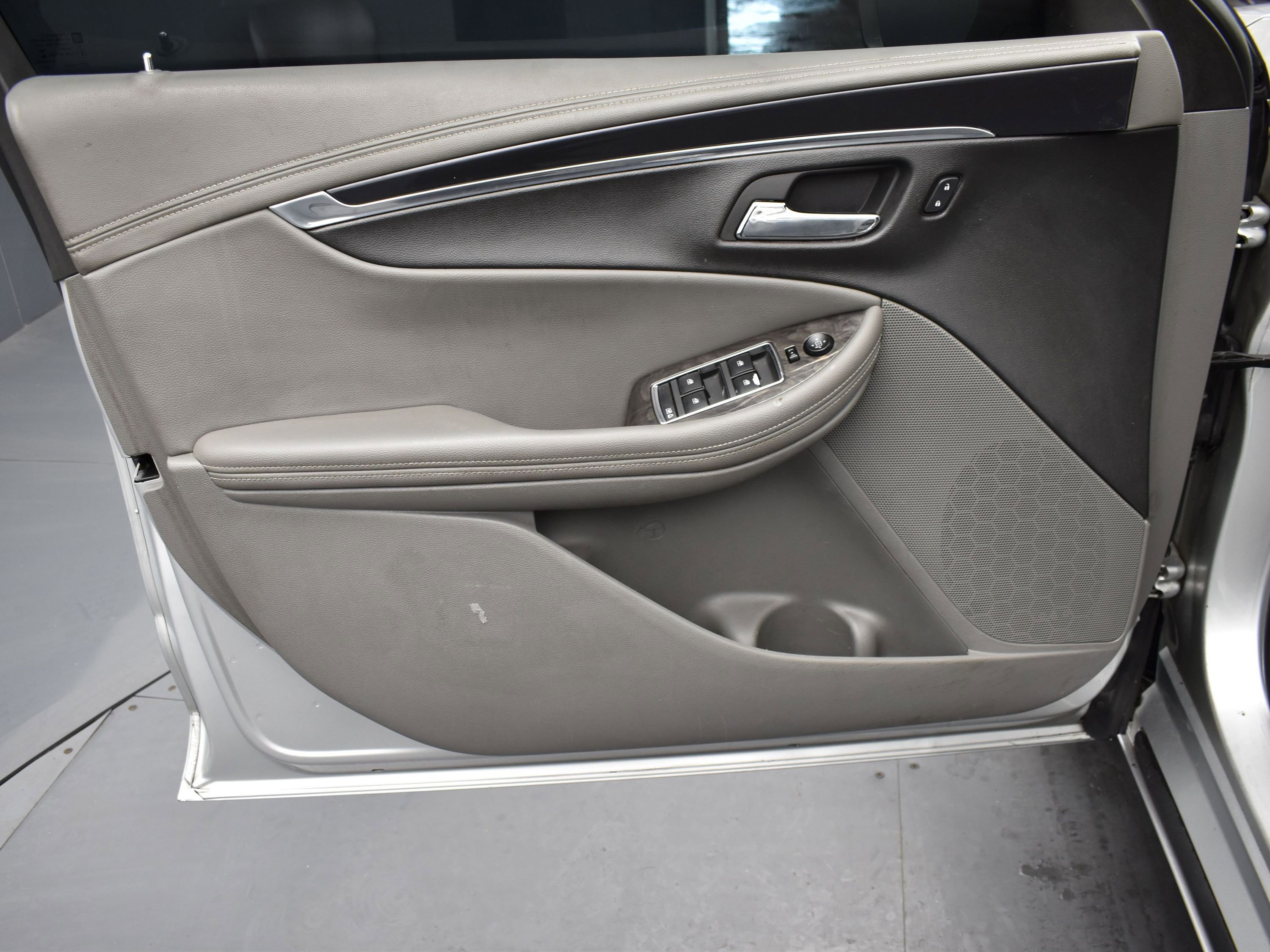 Used 2015 Chevrolet Impala LT image 5