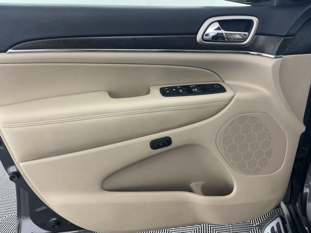 Used 2017 Jeep Grand Cherokee Limited AWD/4WD image 7