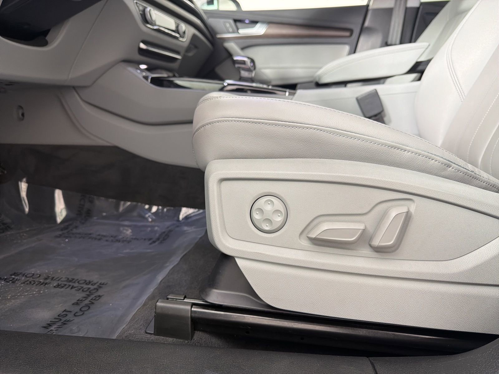 Used 2023 Audi Q5 2.0T Premium w/ Convenience Package image 10