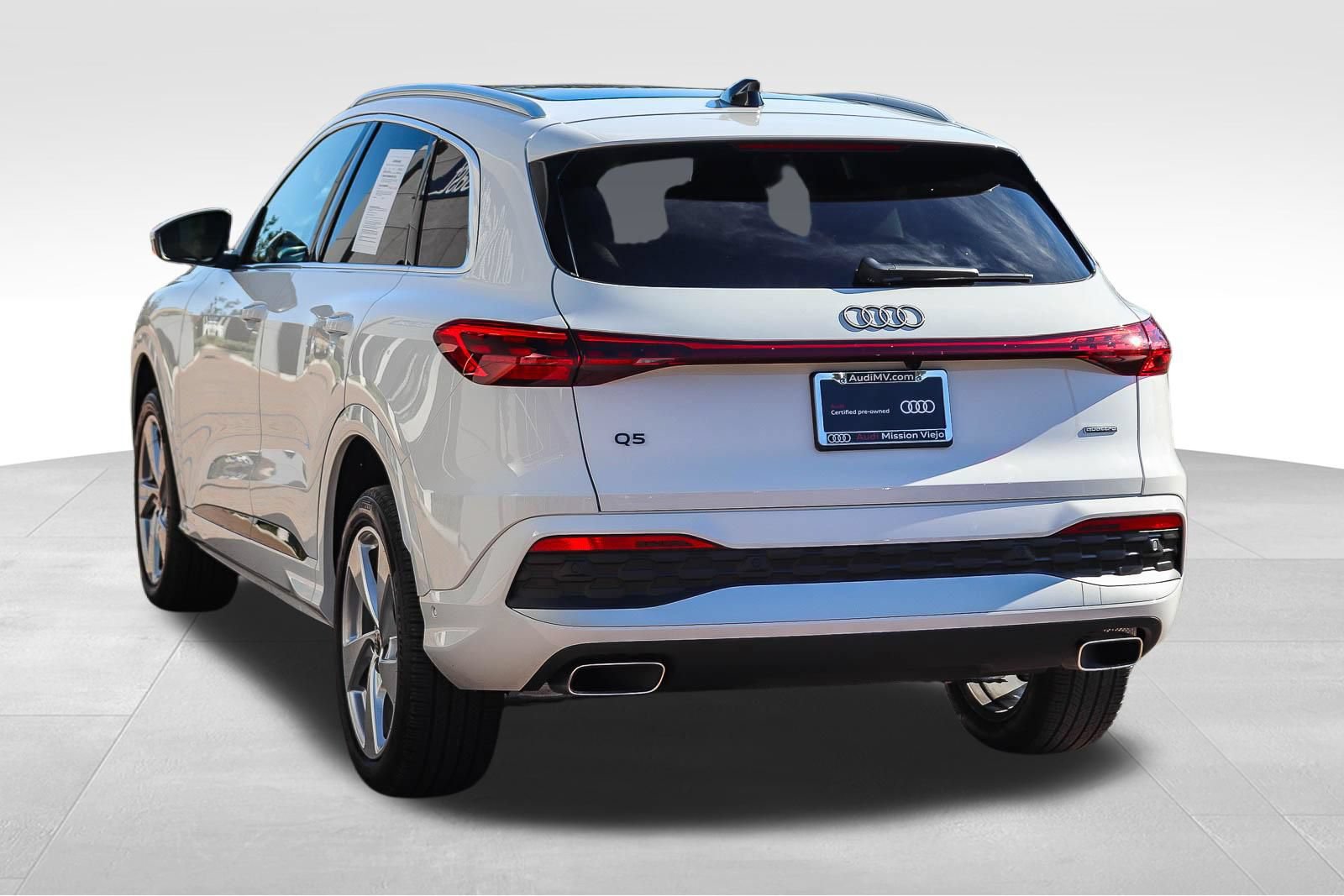 Certified 2025 Audi Q5 Premium Plus AWD/4WD image 3