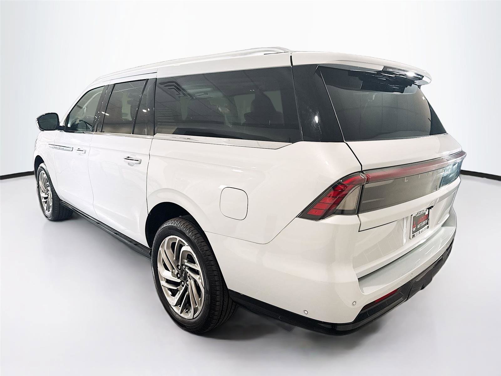 Used 2025 Lincoln Navigator L Reserve AWD/4WD image 30