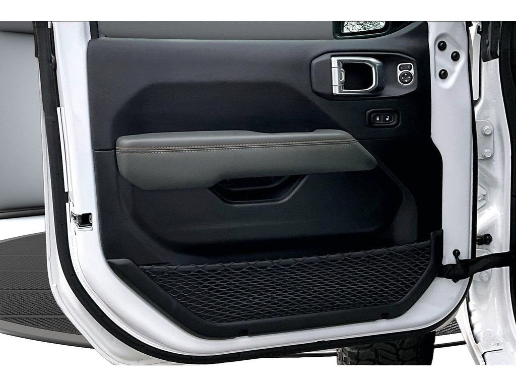 Used 2025 Jeep Gladiator Mojave w/ Safety Group image 19