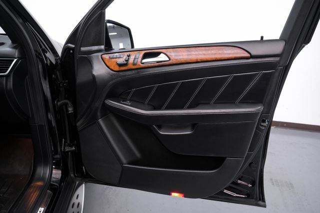 Used 2015 Mercedes-Benz ML 63 AMG 4MATIC w/ Accessory Chrome Package image 38