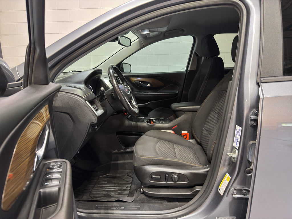 Used 2021 GMC Terrain SLE w/ Driver Convenience Package AWD/4WD image 14
