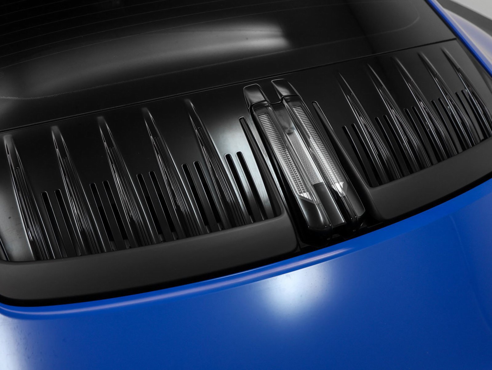 Used 2025 Porsche 911 Carrera w/ Premium Package image 19