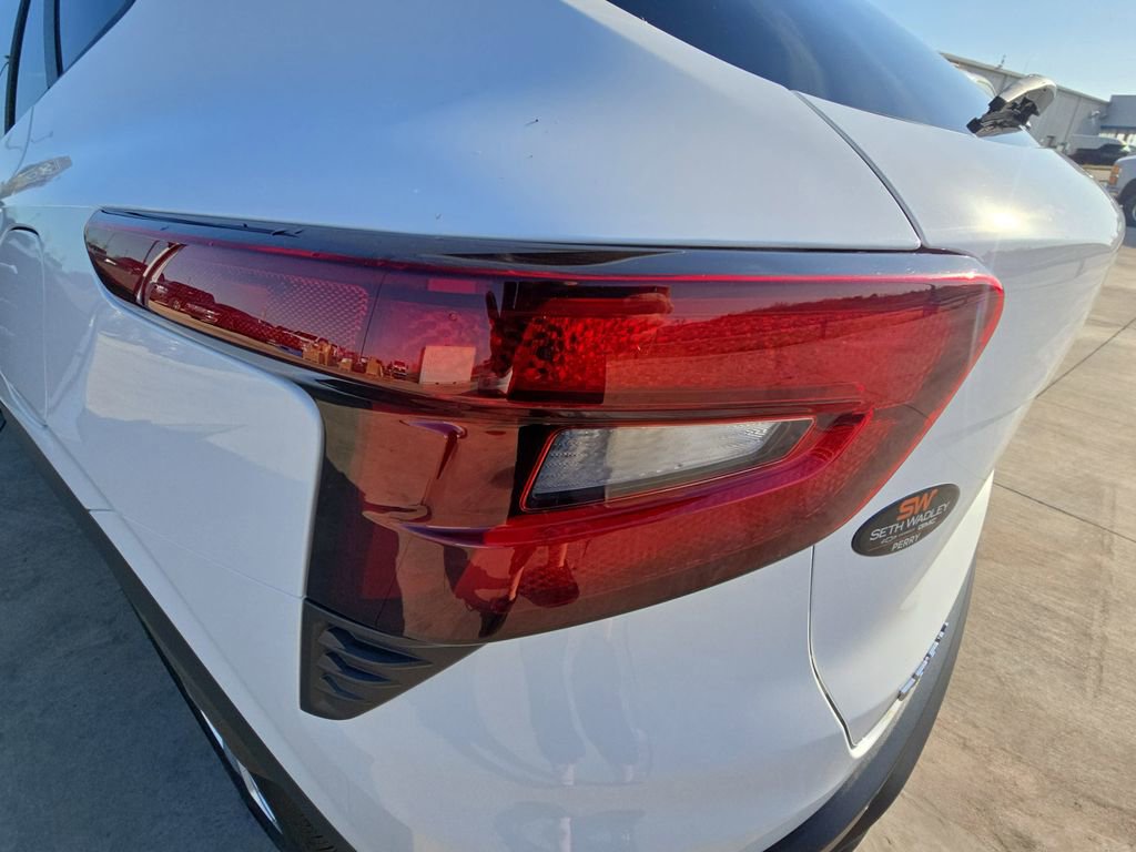 Used 2026 Chevrolet Trax LS w/ Driver Confidence Package image 33