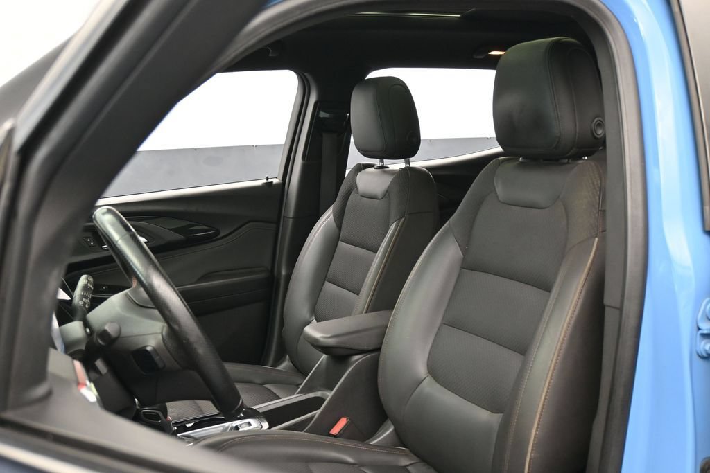 Used 2023 Chevrolet TrailBlazer RS w/ Sun and Liftgate Package FWD image 10