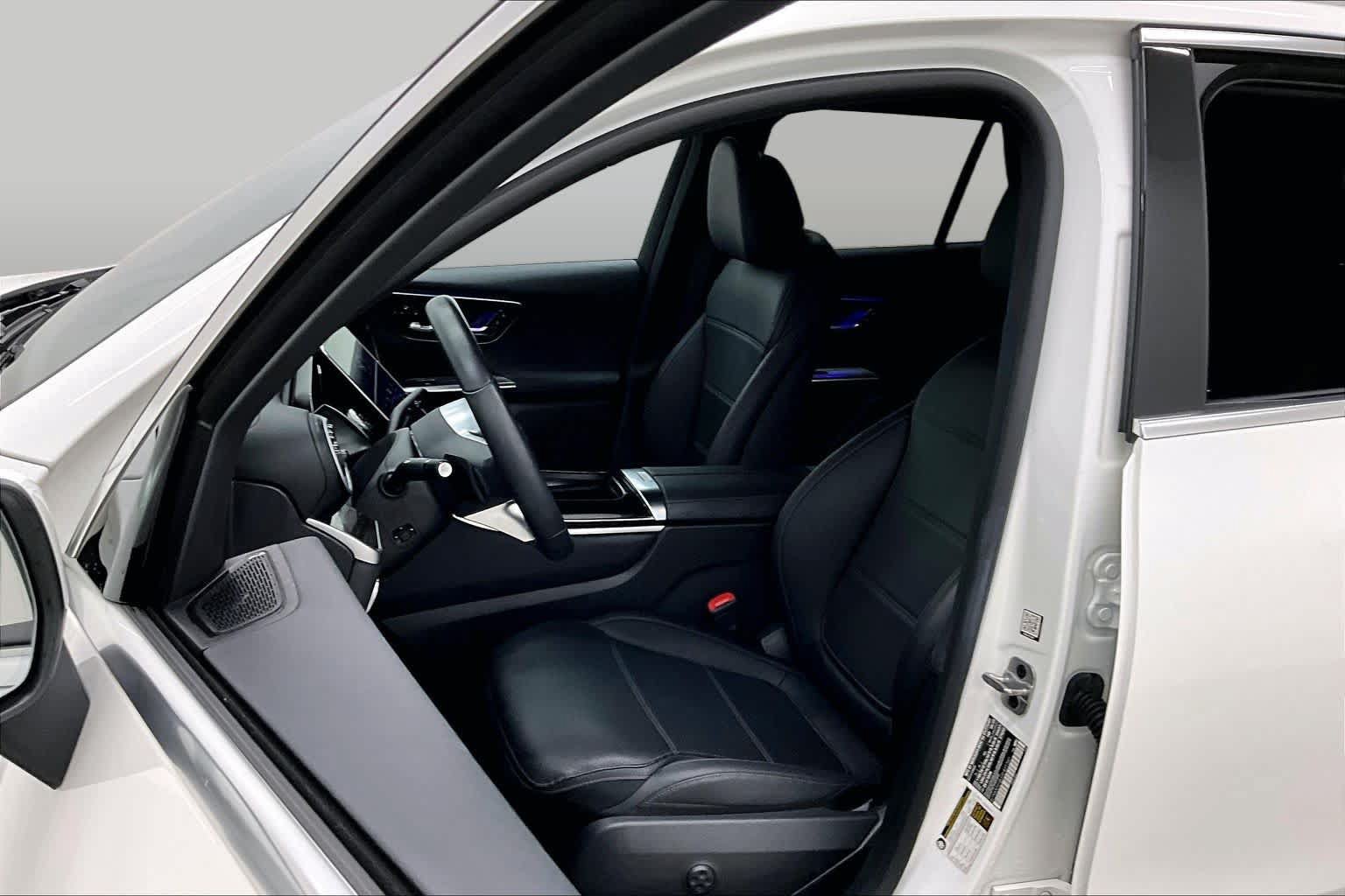 Used 2025 Mercedes-Benz GLC 300 4MATIC image 8