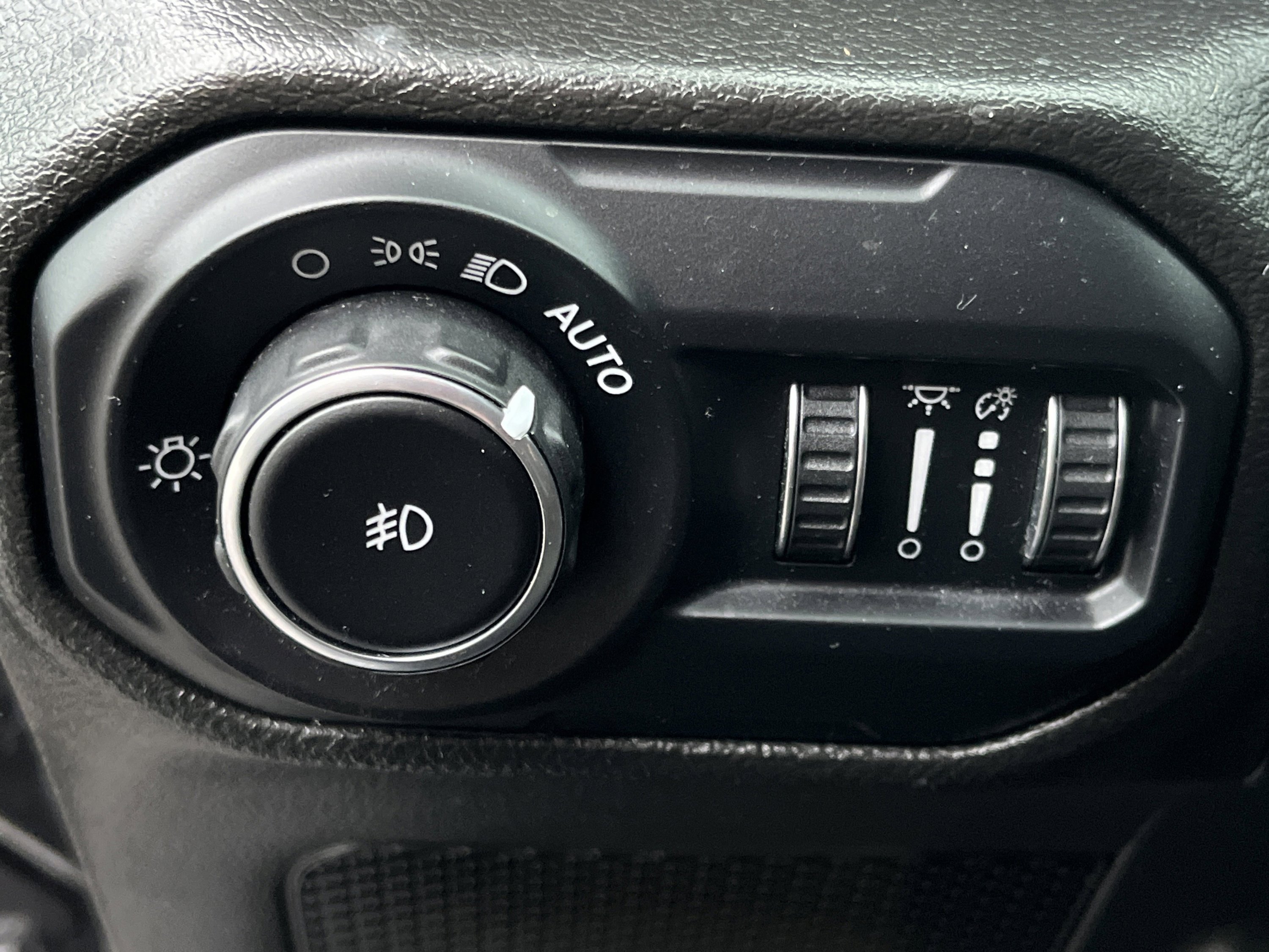 Used 2022 Jeep Wrangler Sport S image 19