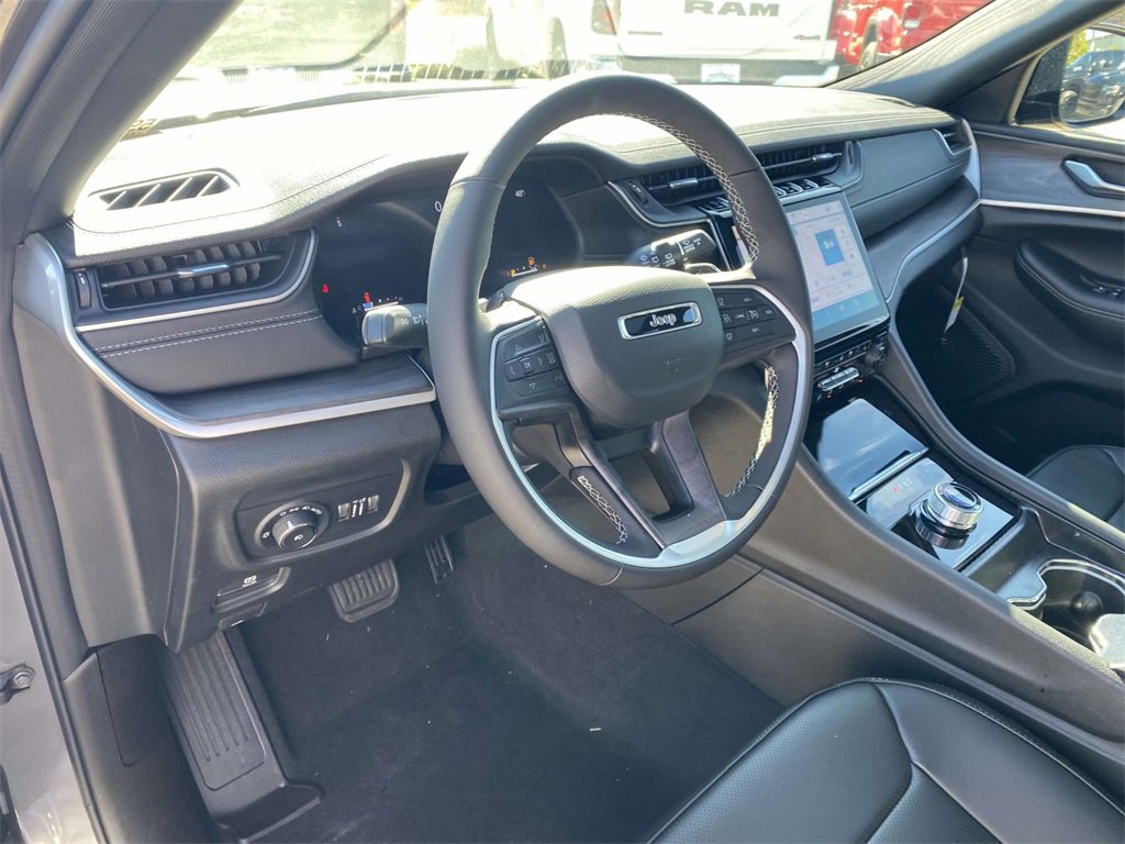 New 2025 Jeep Grand Cherokee L Limited w/ Luxury Tech Group II image 15