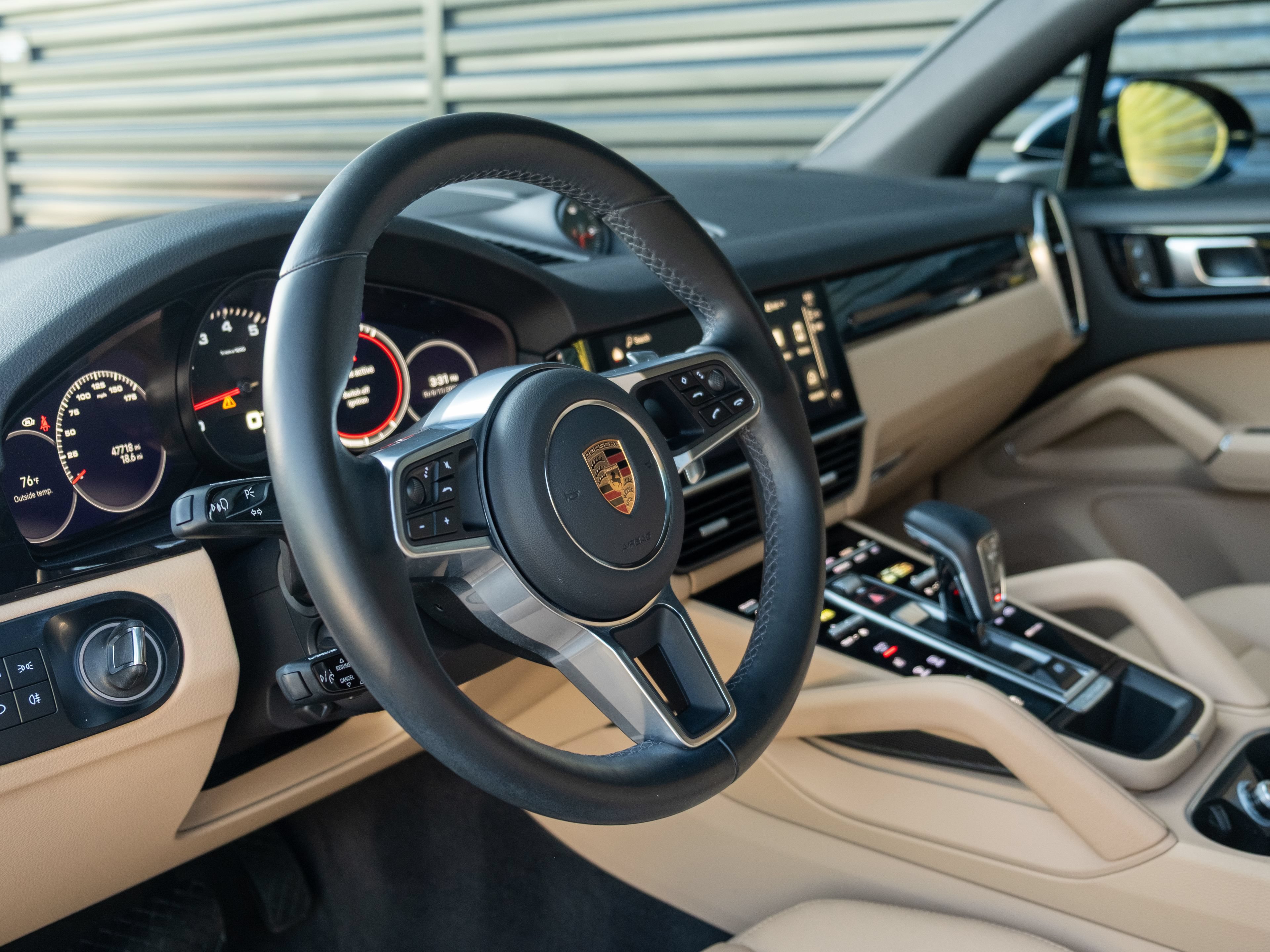 Certified 2023 Porsche Cayenne AWD/4WD image 4
