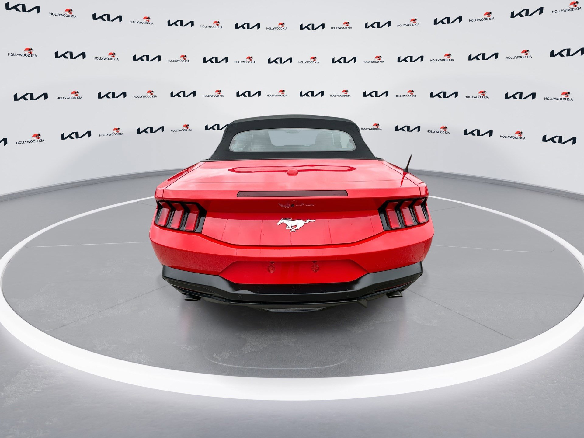 Used 2024 Ford Mustang Convertible image 7