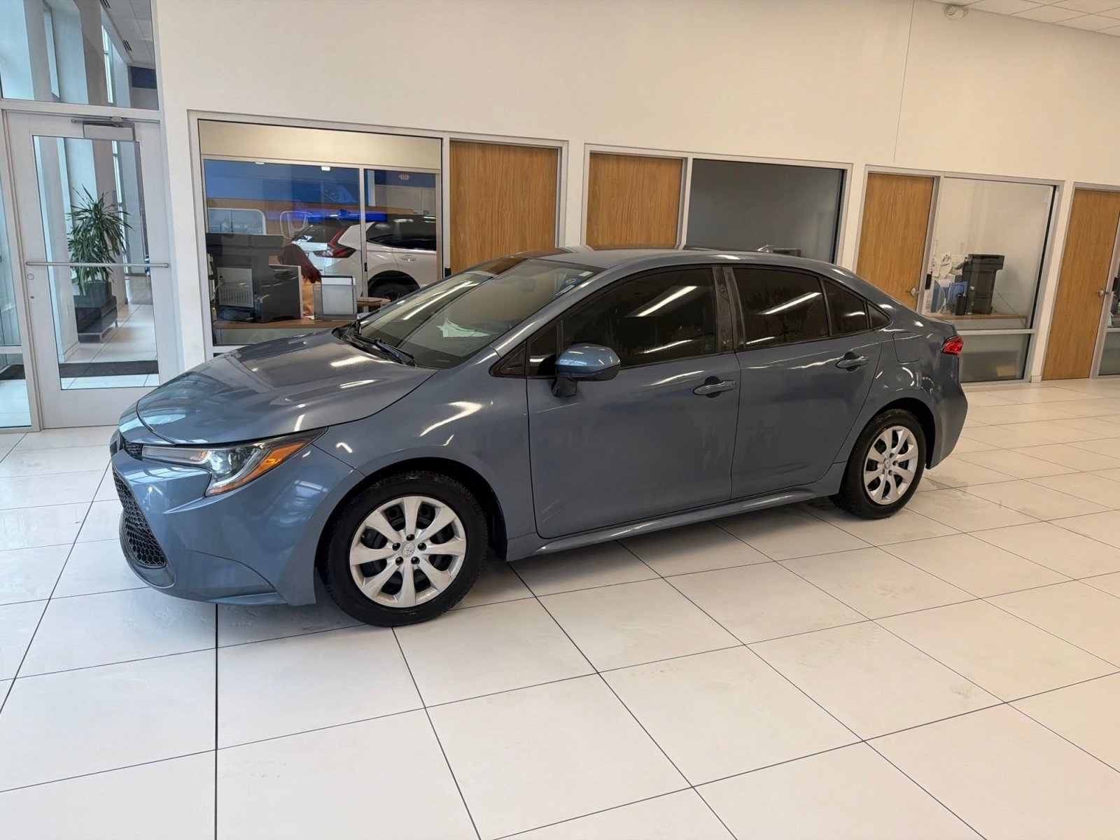 Used 2020 Toyota Corolla LE FWD image 4