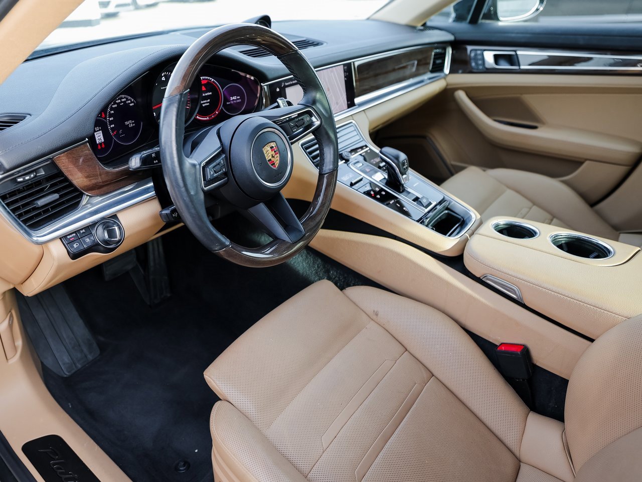 Certified 2023 Porsche Panamera Platinum Edition image 4