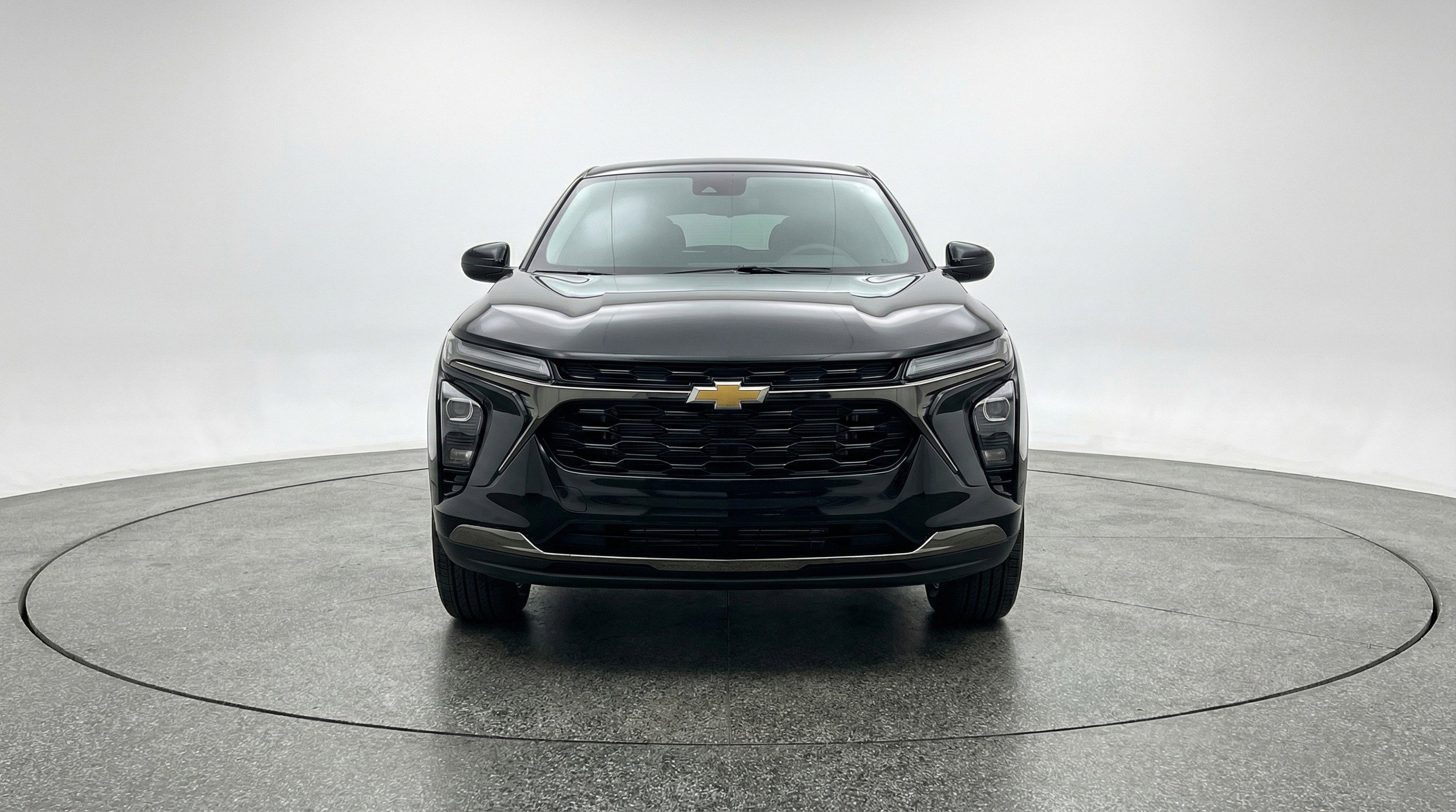 Used 2025 Chevrolet Trax LT image 2