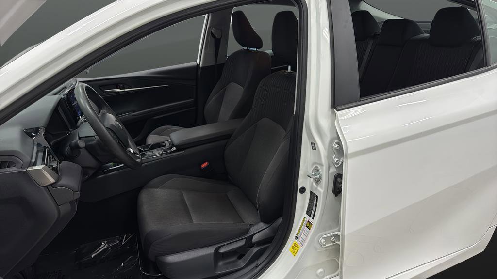 Used 2025 Toyota Camry LE image 9