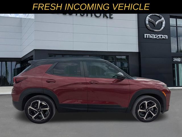Used 2023 Chevrolet TrailBlazer RS w/ Sun and Liftgate Package FWD image 2