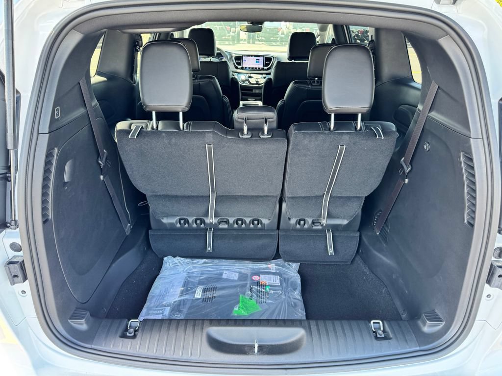 New 2026 Chrysler Pacifica Select FWD image 14