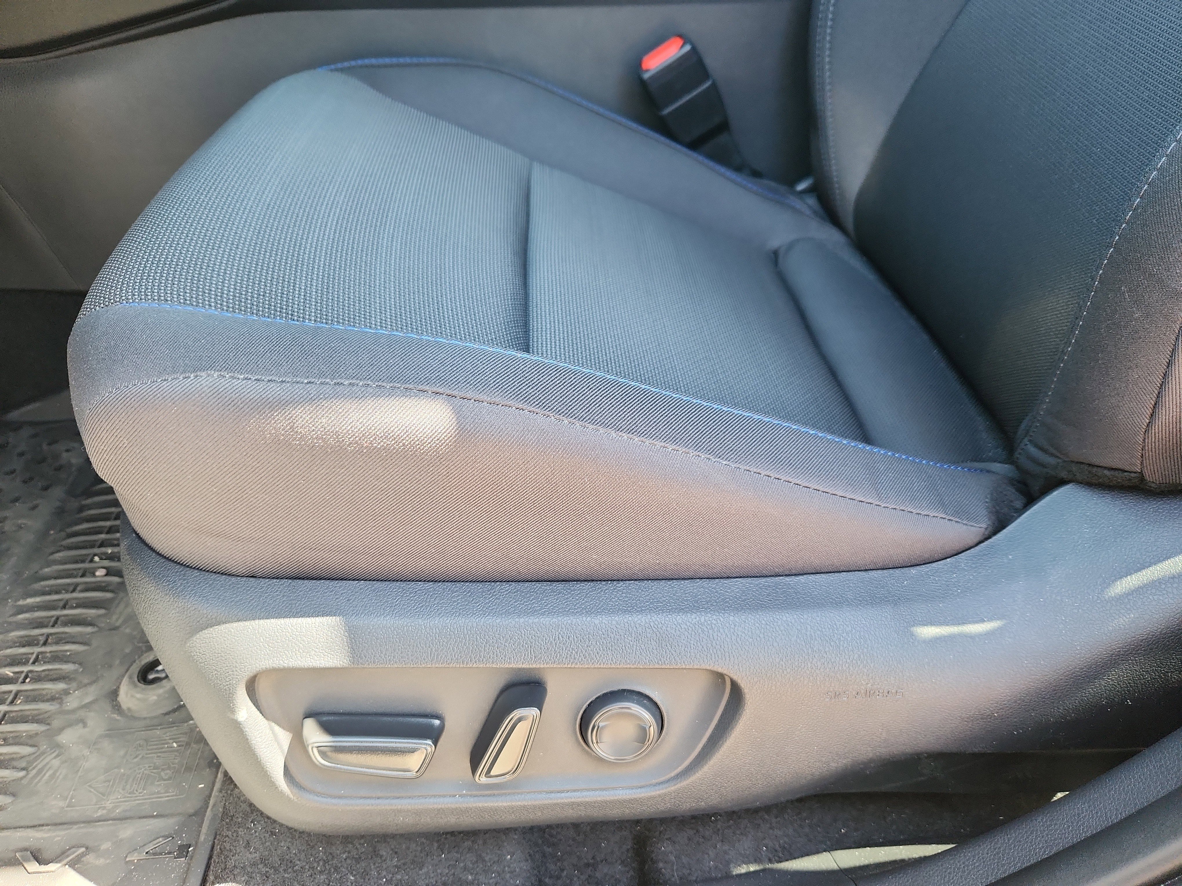 Used 2026 Toyota RAV4 SE w/ Convenience Package FWD image 8