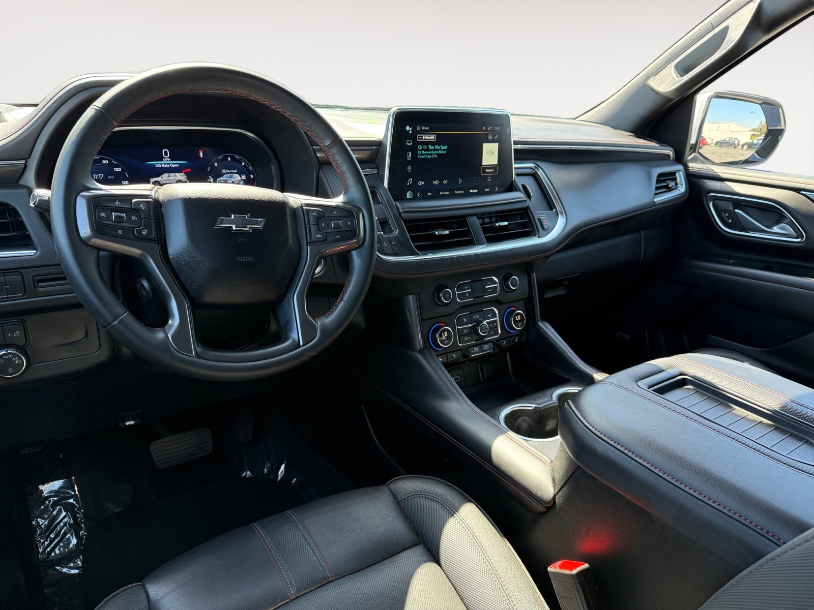 Used 2024 Chevrolet Suburban RST w/ Luxury Package image 15