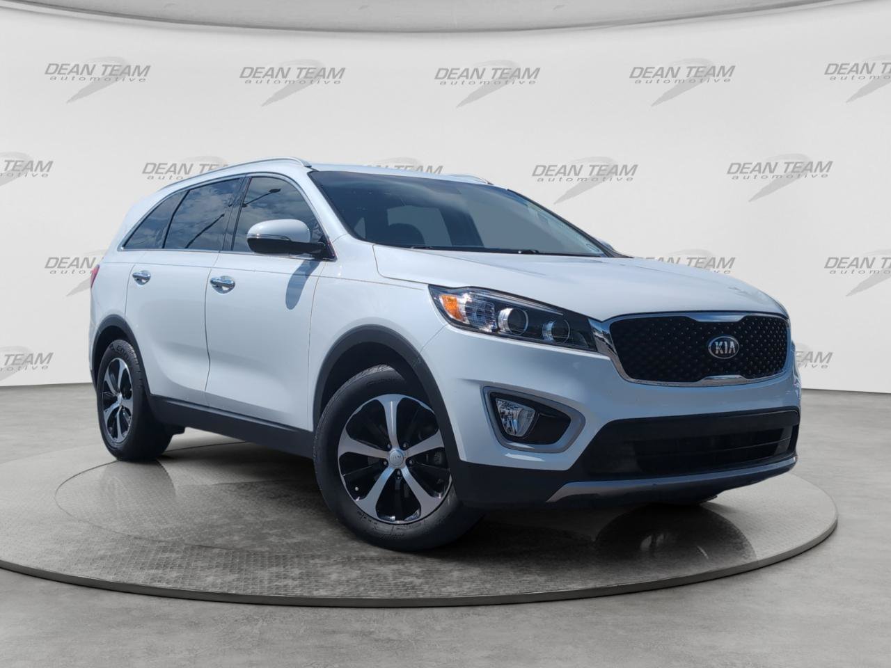 Used 2018 Kia Sorento EX FWD image 2