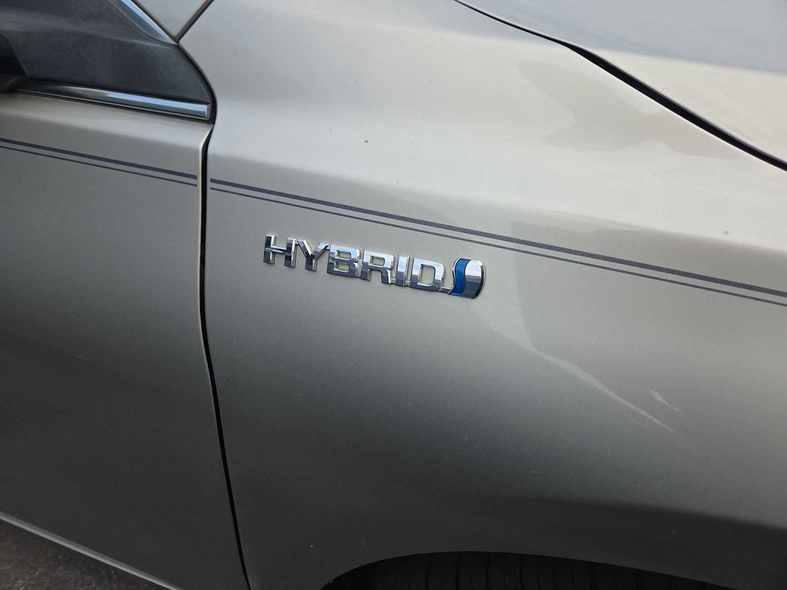 Used 2017 Toyota Camry XLE image 3