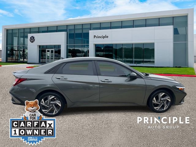 Used 2025 Hyundai Elantra Sport FWD image 4