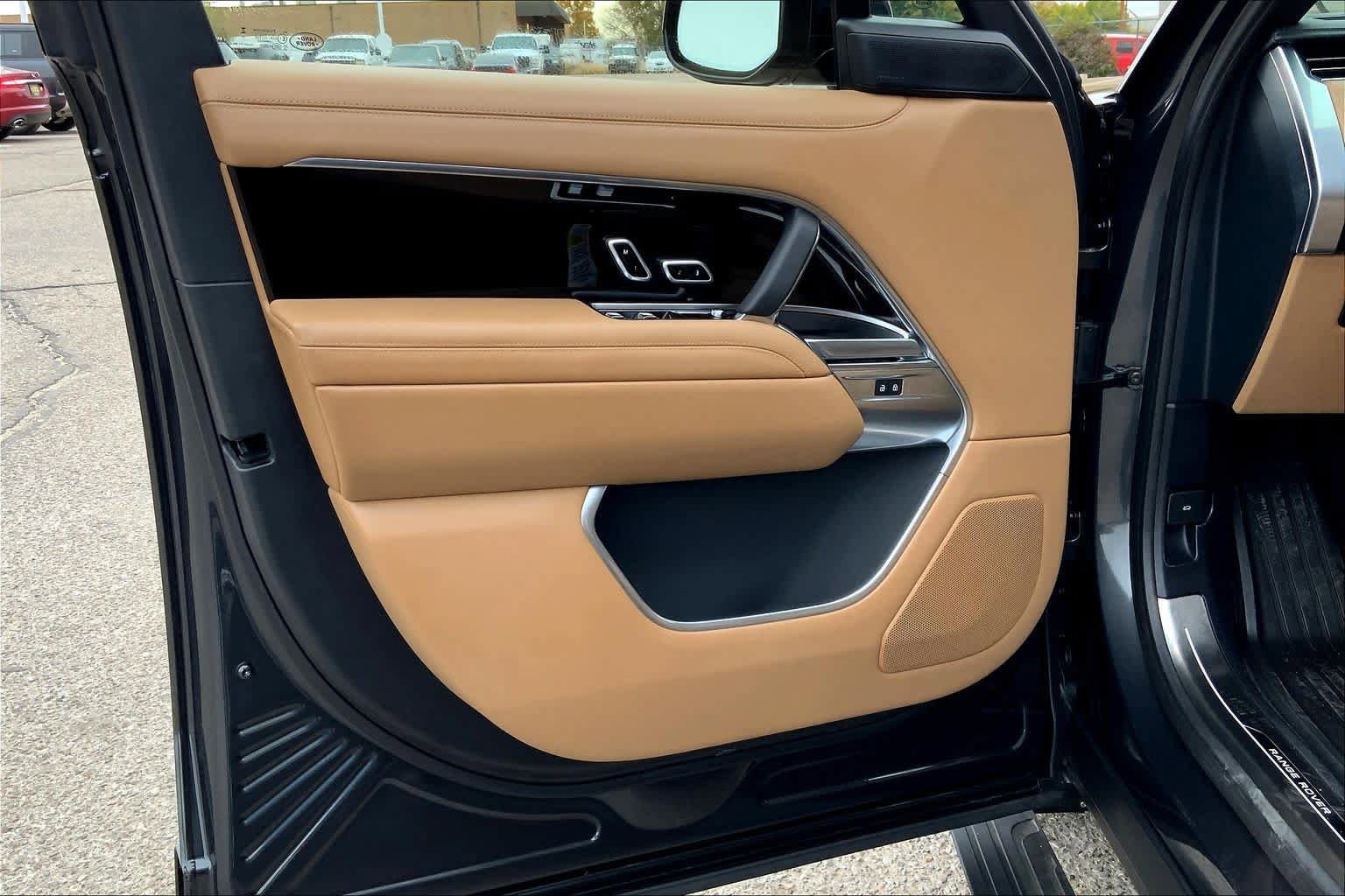 New 2025 Land Rover Range Rover Long Wheelbase SE image 10