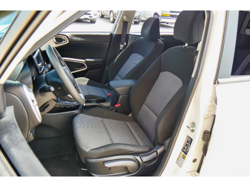 Used 2023 Kia Soul LX w/ LX Technology Package FWD image 10