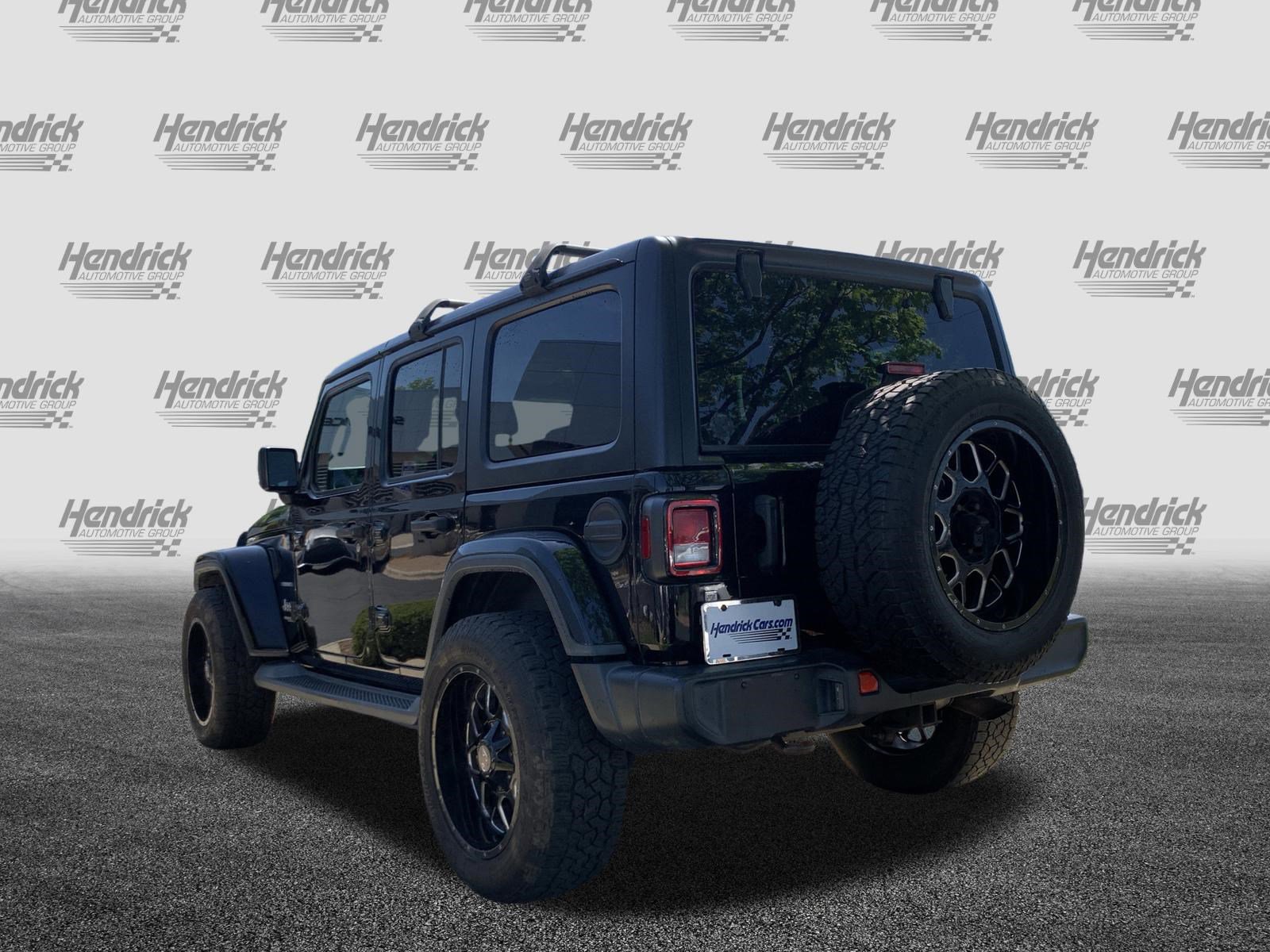 Used 2018 Jeep Wrangler Unlimited Sahara AWD/4WD image 8
