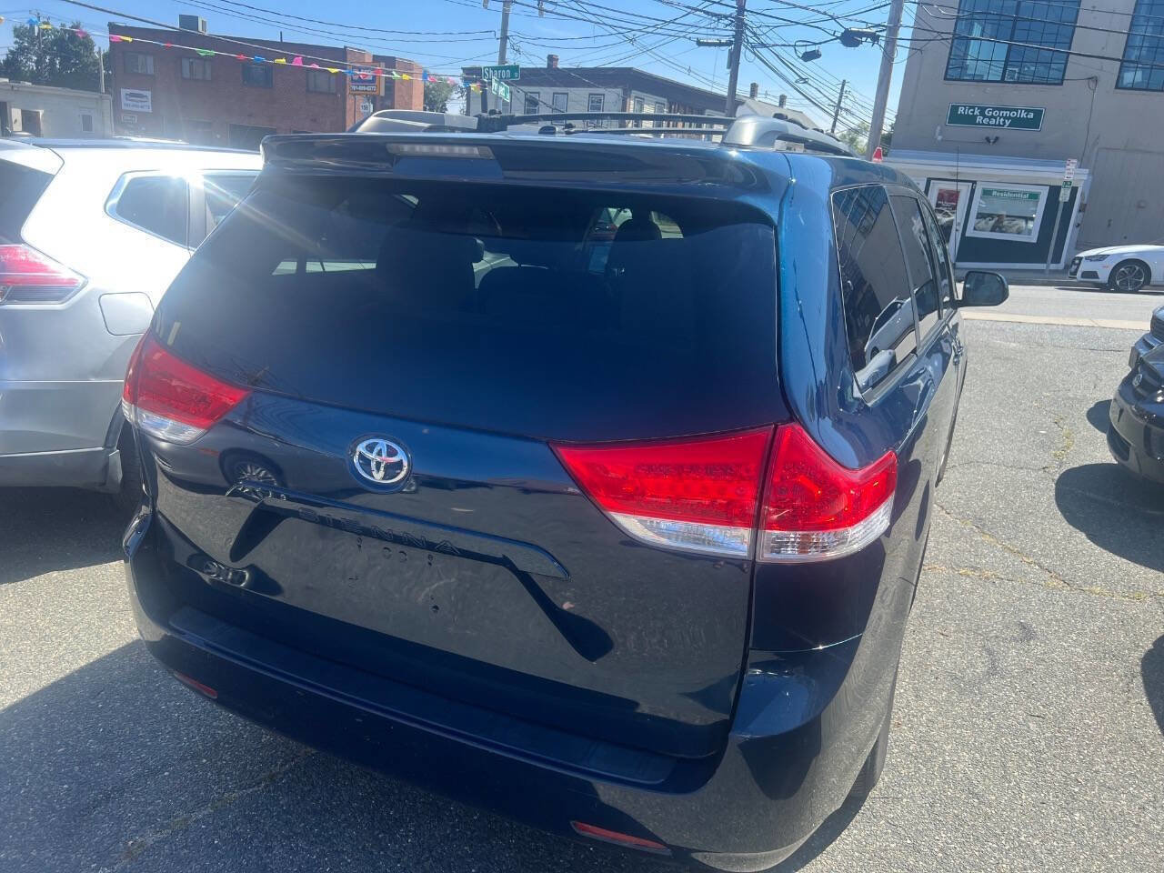 Used 2011 Toyota Sienna LE image 6
