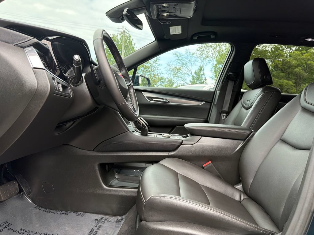 Certified 2024 Cadillac XT6 Luxury w/ LPO, Floor Liner Package AWD/4WD image 3