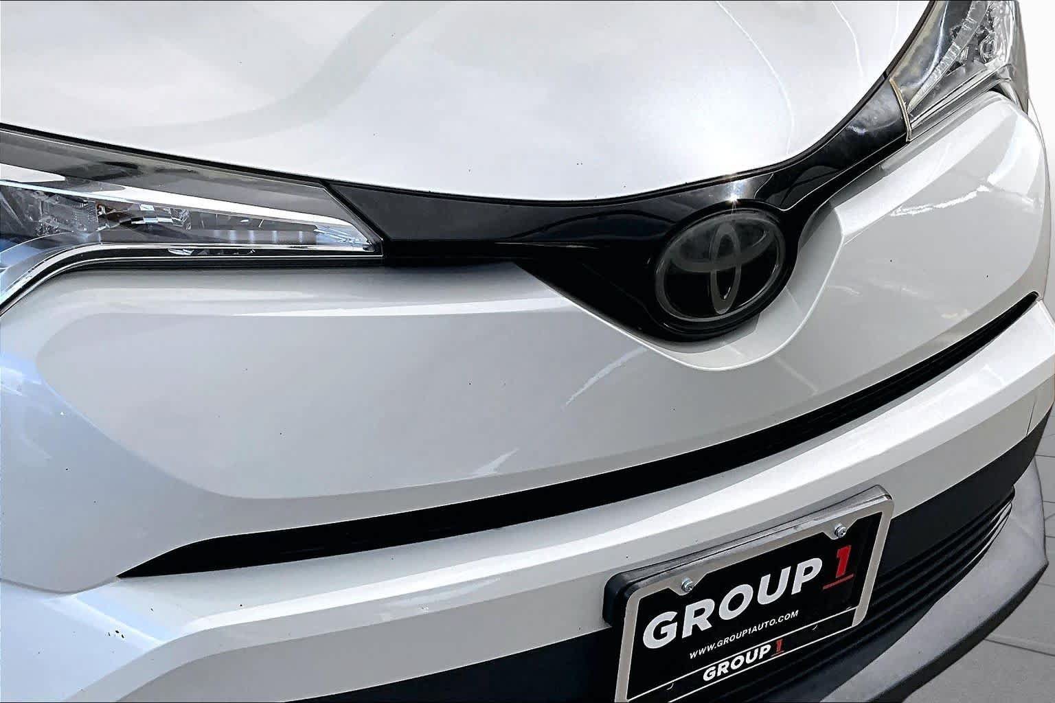 Used 2019 Toyota C-HR LE FWD image 29