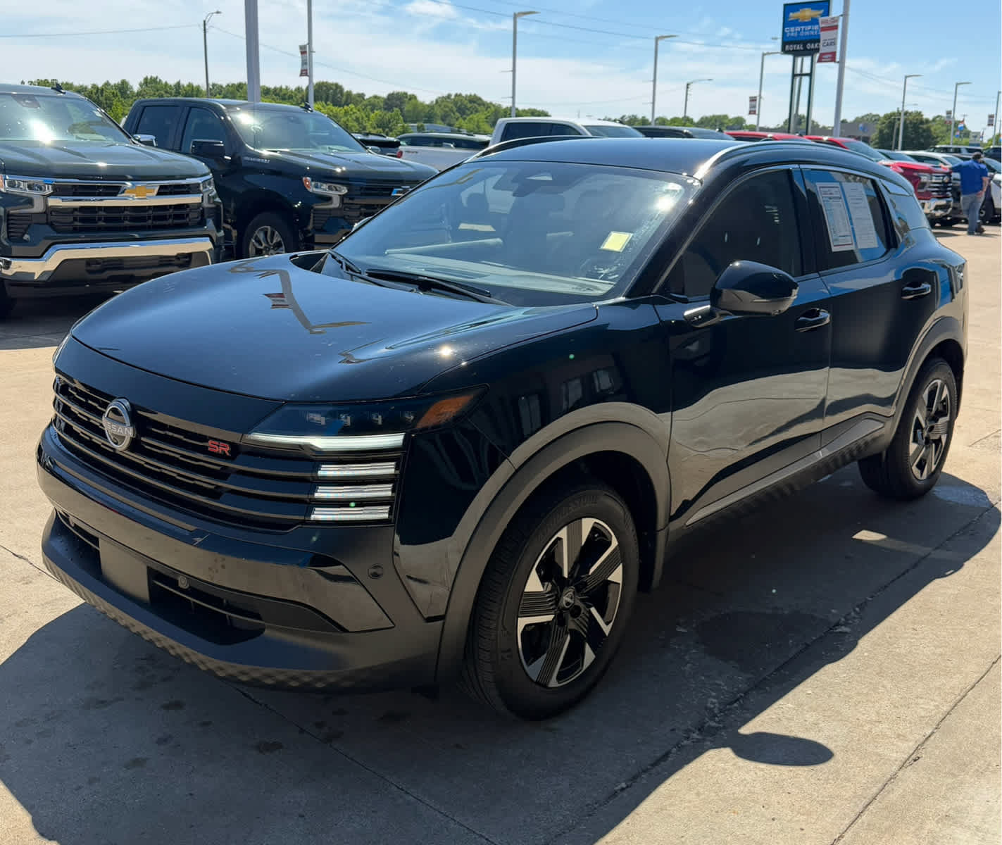 Used 2025 Nissan Kicks SR AWD/4WD image 2