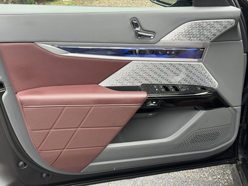 Used 2025 BMW i7 M70 image 18