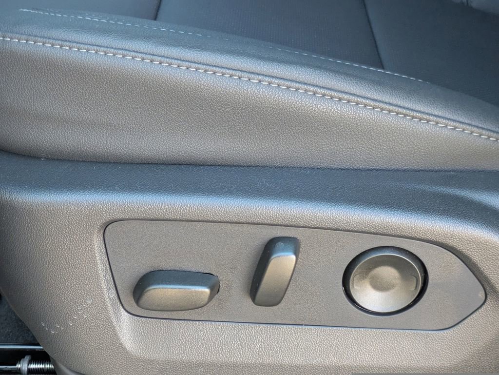 New 2026 GMC Sierra 1500 SLT image 26